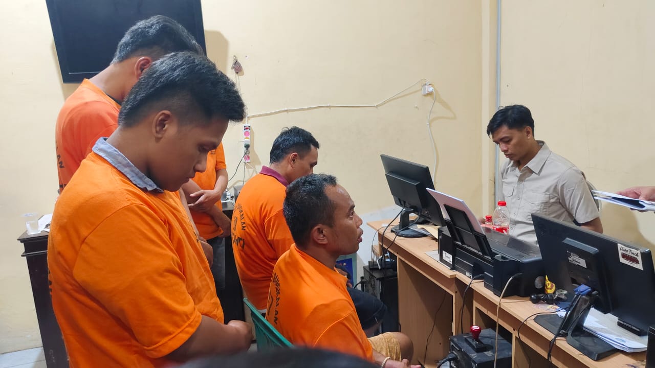 Satresnarkoba Polres Bangkalan Garuk 6 Terduga Pengedar Sabu Desa Kesek