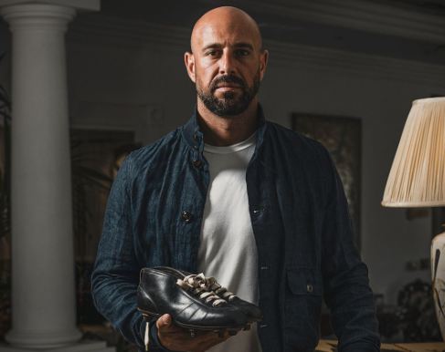 Kiper Veteran Pepe Reina Resmi Merapat ke Klub Milik Orang Indonesia!