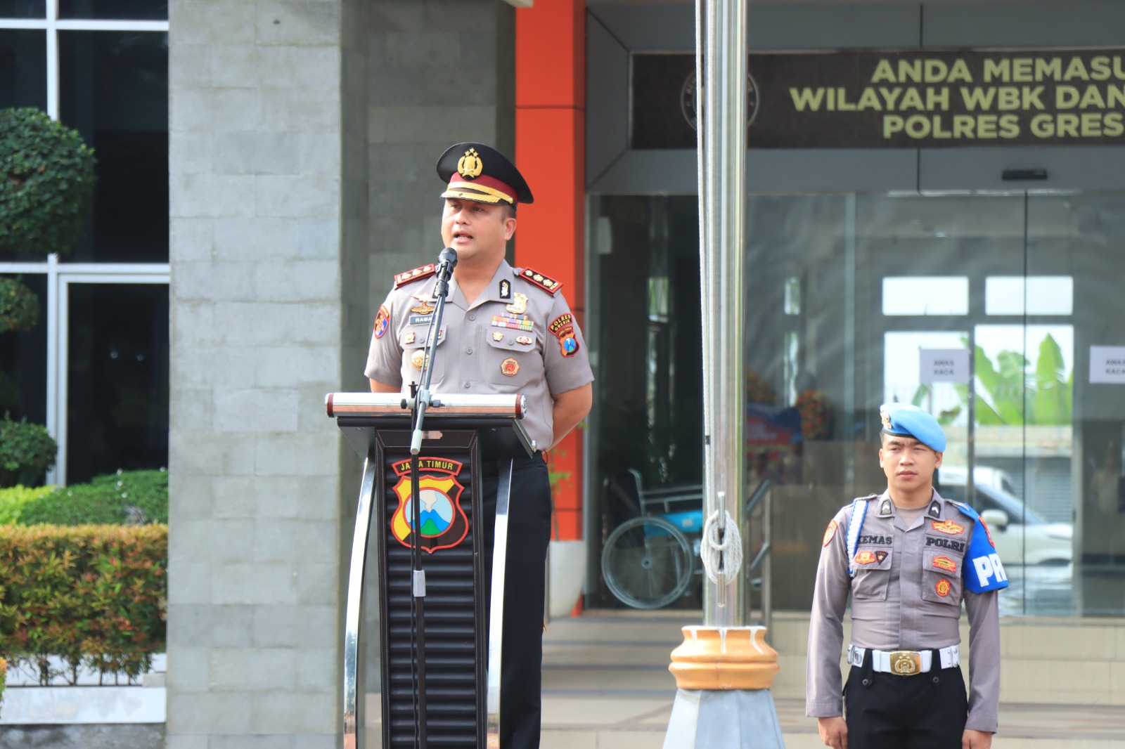 Kapolres Gresik AKBP Ramadhan Nasution Pimpin Apel Perdana, Tekankan Layananan Masyarakat dengan Hati