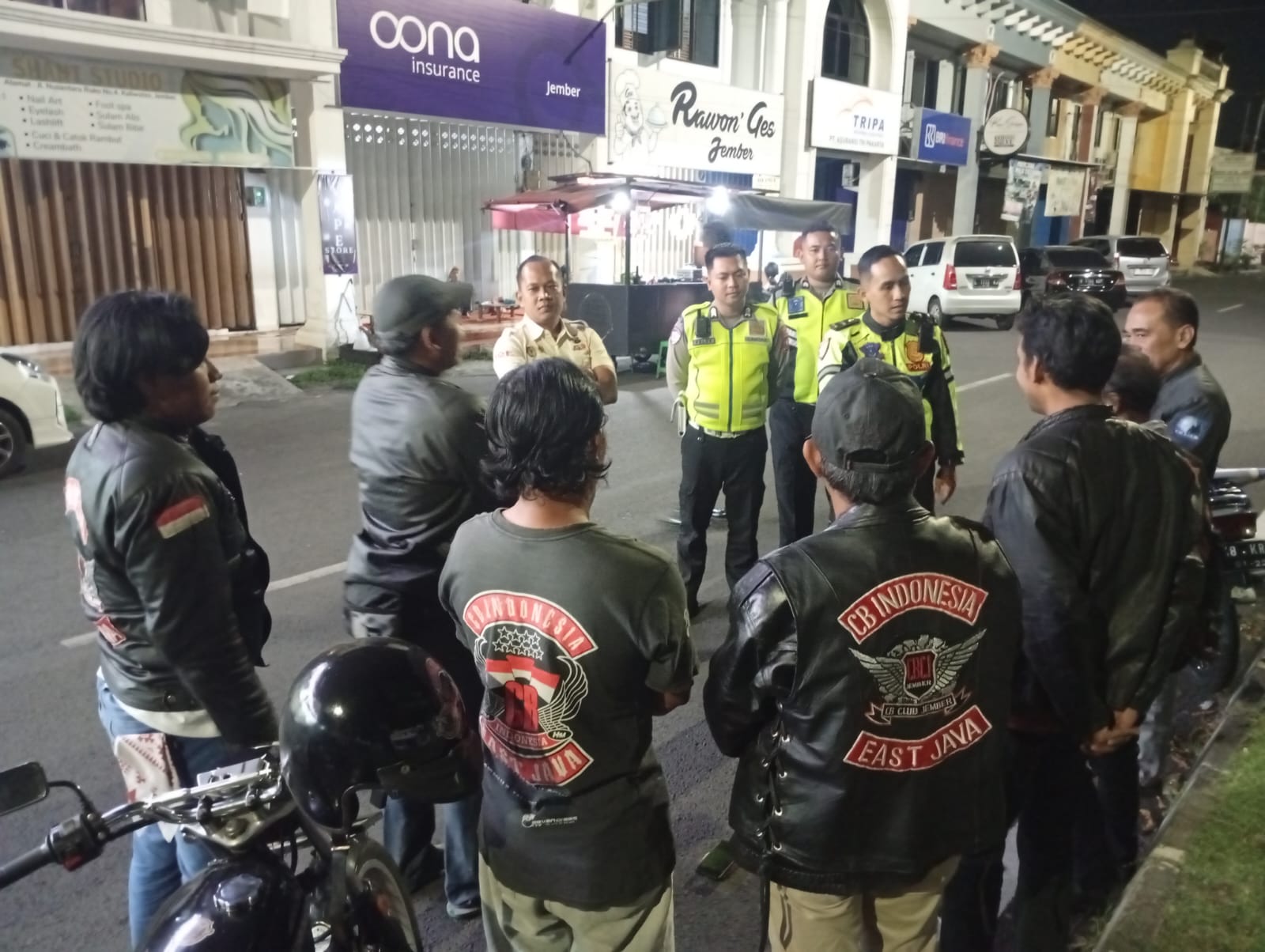 Satlantas Polres Jember Bersama Komunitas Motor Edukasi Keselamatan Lalu Lintas