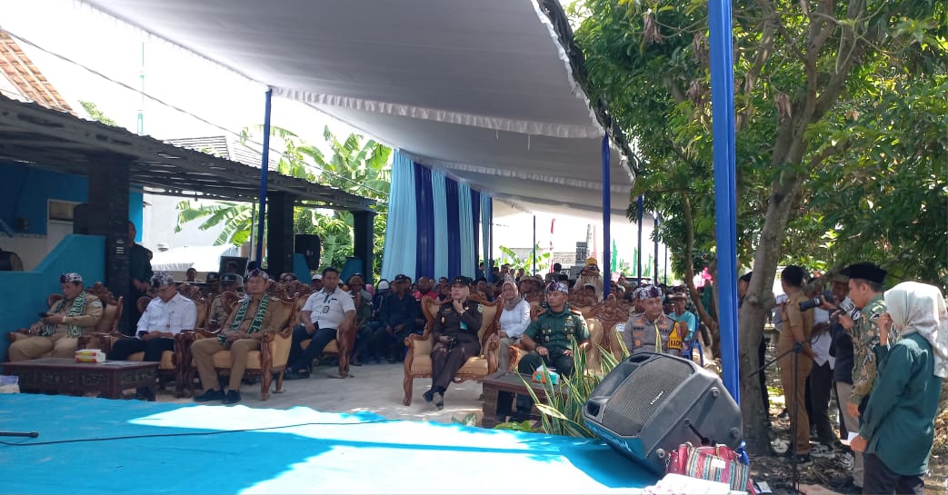 Mentan Tinjau Pompanisasi Dan Tanam Padi Di Lamongan