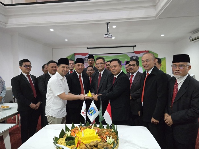 Bantu Warga Jatim, Khofifah-Emil Resmikan LBH Rumah Kita