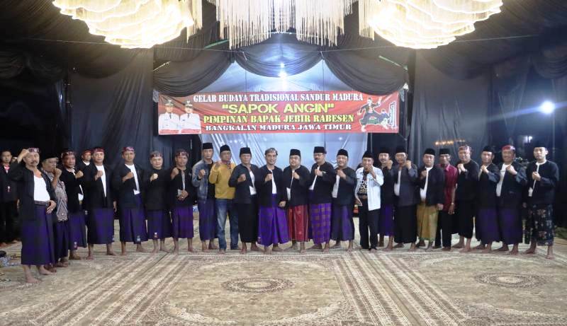 Perkokoh Silaturahmi, Kapolres Bangkalan dan Forkopmda Kompak Hadiri Pangelaran Sandur Madura