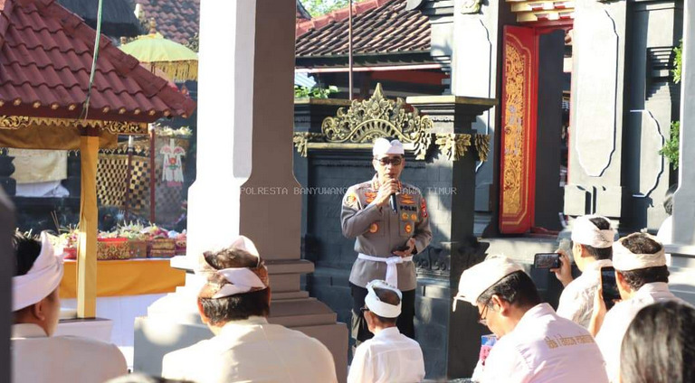 Hari Raya Galungan dan Kuningan, Kapolresta Banyuwangi Bersama Umat Hindu Perkuat Kerukunan