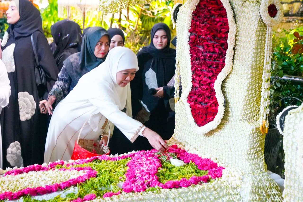 Khofifah Ajak Jemaah Teladani Akhlak Sunan Ampel di Haul Agung ke-549