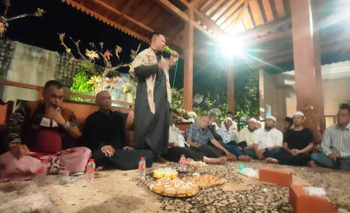 Kepulangan Haji Umrah H Ali Zainal Abidin Disambut Ribuan Warga Pamekasan