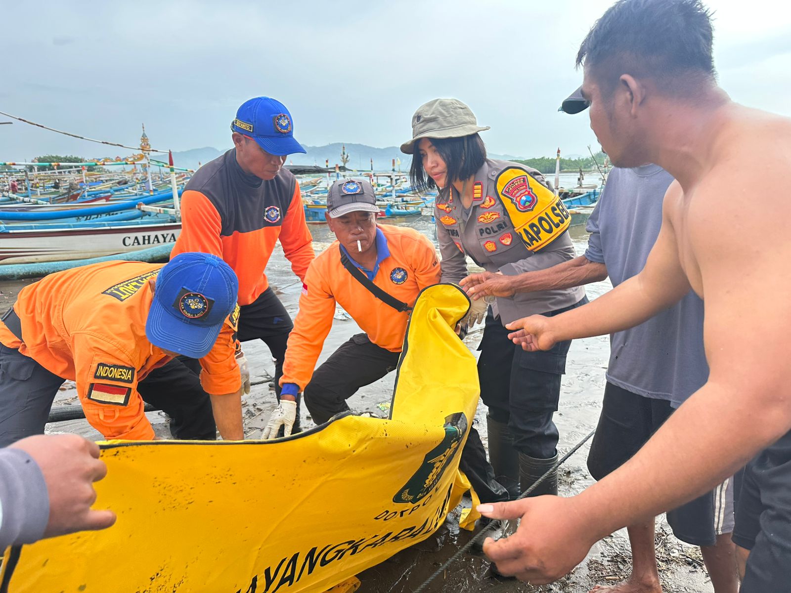 Tragedi Sungai Mayang Jember, Satu Korban Ditemukan Meninggal, Pencarian Suami Masih Berlanjut