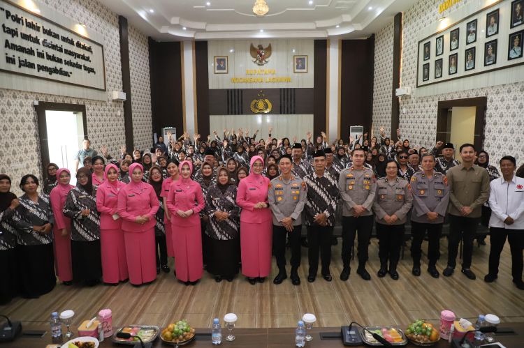 Kapolres dan Ketua Bhayangkari Cabang Kediri Kota Rayakan HUT Dian Kemala Ke-26