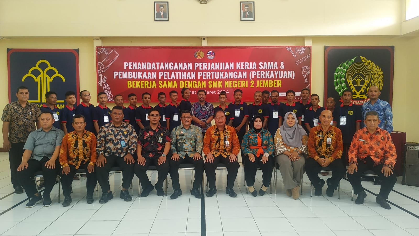 Lapas Jember Gandeng SMKN 2 Beri Pelatihan Pertukangan Kayu bagi 20 Warga Binaan