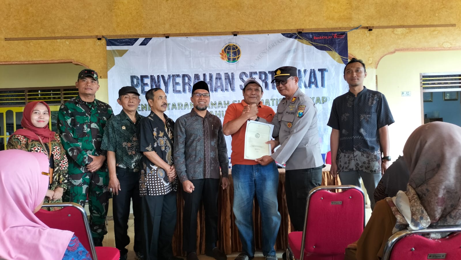 Ribuan Warga Terima Sertipikat Elektronik PTSL 2025, BPN Tulungagung: Lebih Aman dan Praktis