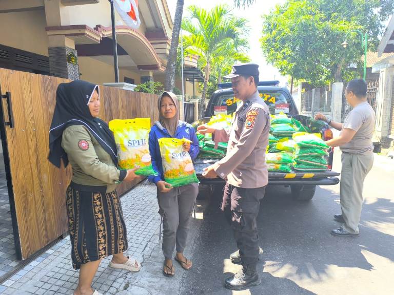 Polisi Magetan Blusukan Sediakan Bahan Pangan Murah Tekan Harga