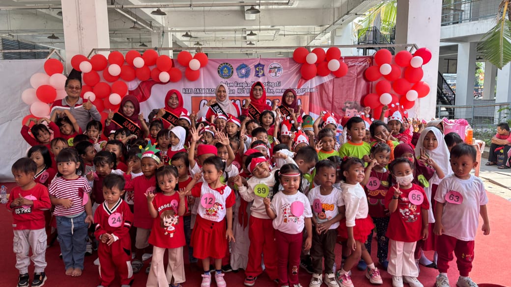 Gelorakan Semangat Kemerdekaan, Ratusan Anak Hebat Unjuk Kreasi di Sentra Ikan Bulak Surabaya