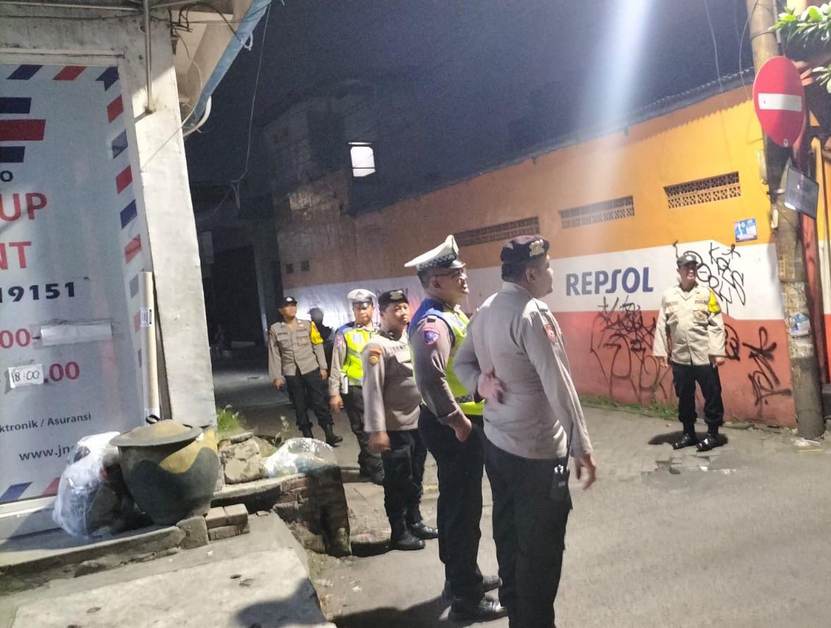 Sinergi Jaga Malam Surabaya, Patroli Gabungan Polsek Wonocolo Sisir Titik Rawan