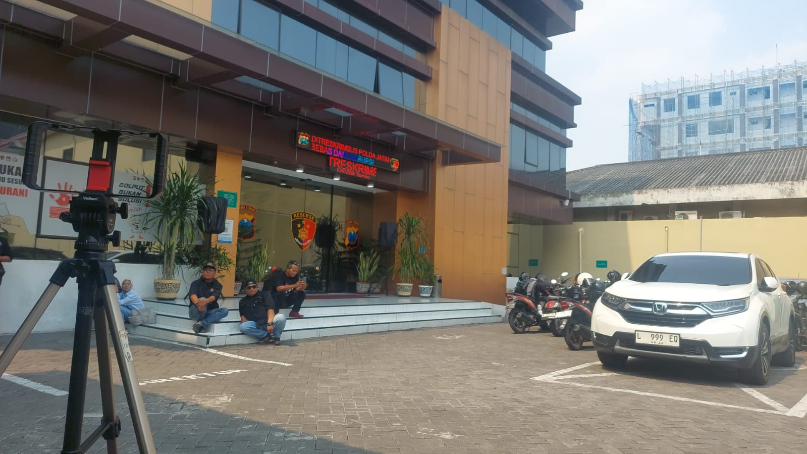 Diperiksa KPK di Polda Jatim, Khofifah Hadir Tanpa Diketahui Awak Media