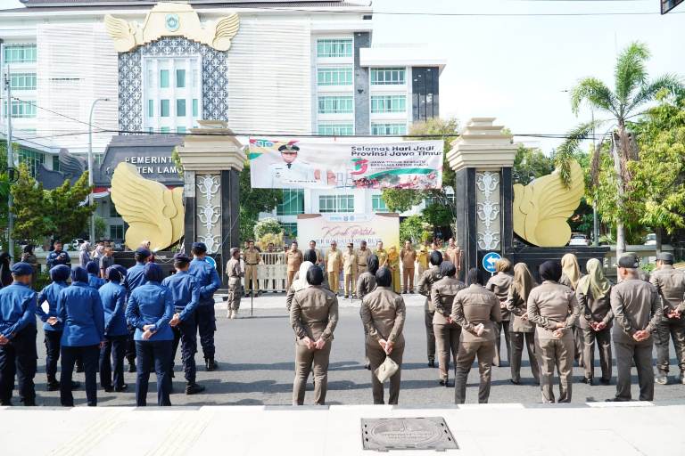 Kirab Pataka Jer Basuki Mawa Beya Diberangkatkan dari Lamongan Menuju Gresik