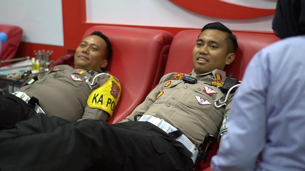 Peduli Sesama, Kasat Lantas Polres Gresik Ajak Anggota Donor Darah