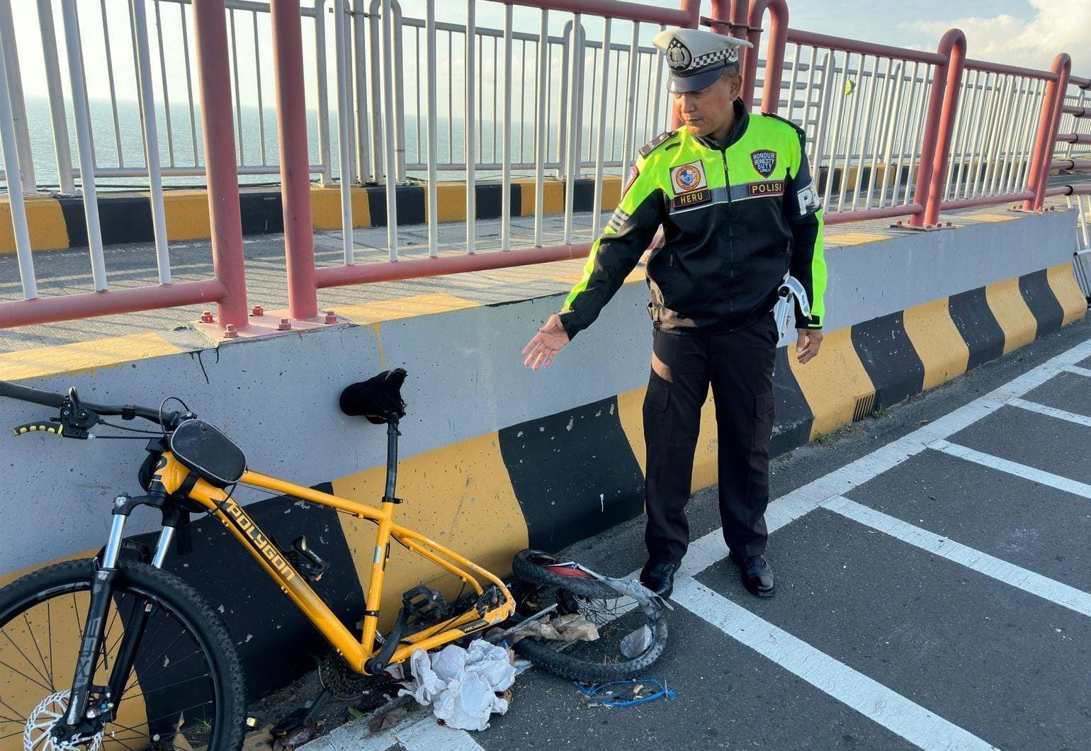 Diseruduk Pikap di Jembatan Suramadu, Pesepeda asal Madura Tewas