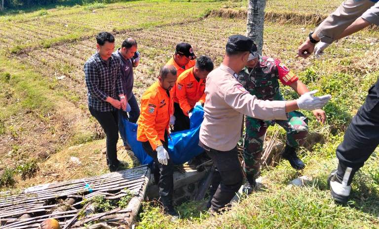 Penemuan Mayat Pria Bertato Gegerkan Warga Malang, Diduga Korban Pembunuhan