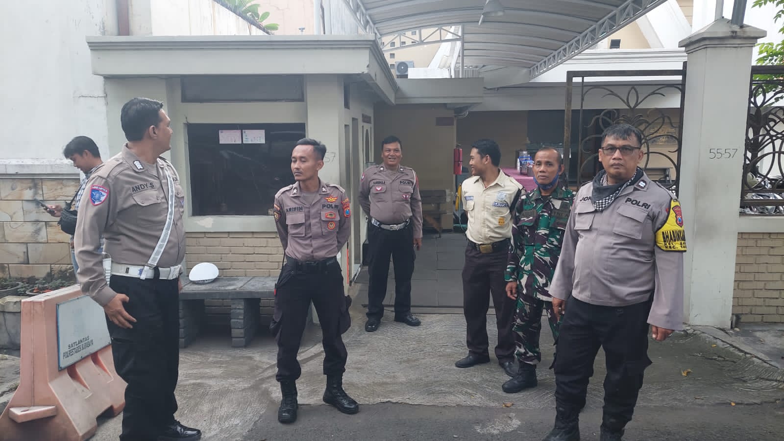 Polsek Sawahan Amankan Ibadah Kenaikan Isa Al Masih di Gereja Kalam Allah