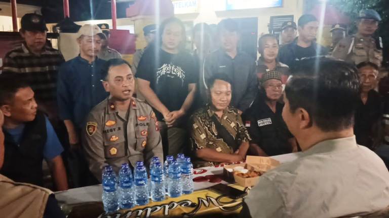 Dirjen Dukcapil Apresiasi Peran Warga Surabaya dalam Menjaga Keamanan Polsek Wonokromo