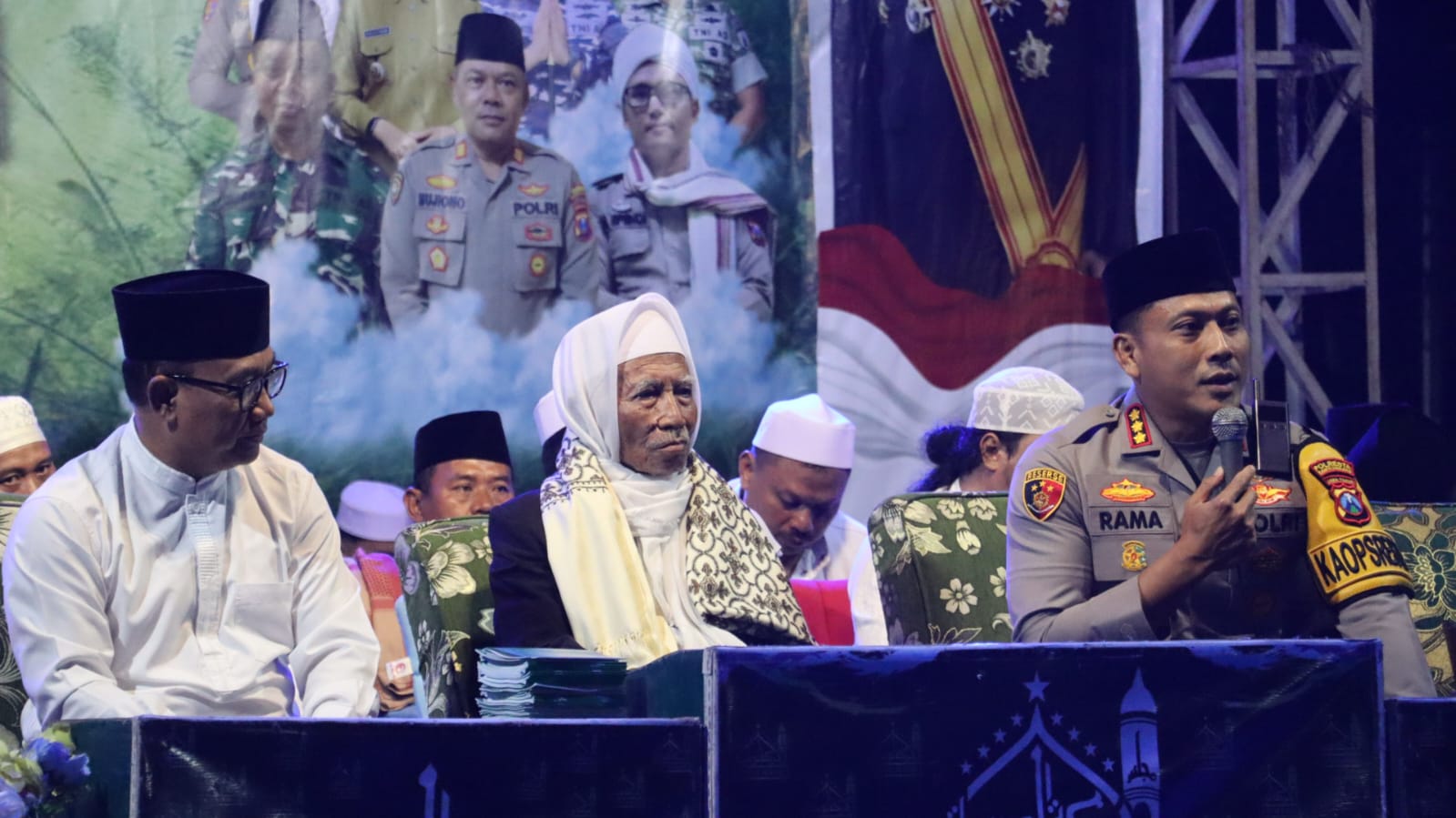 Polresta Banyuwangi Gelar Sholawatan Peringati HSN 2025, Perkuat Sinergitas TNI-Polri dan Masyarakat