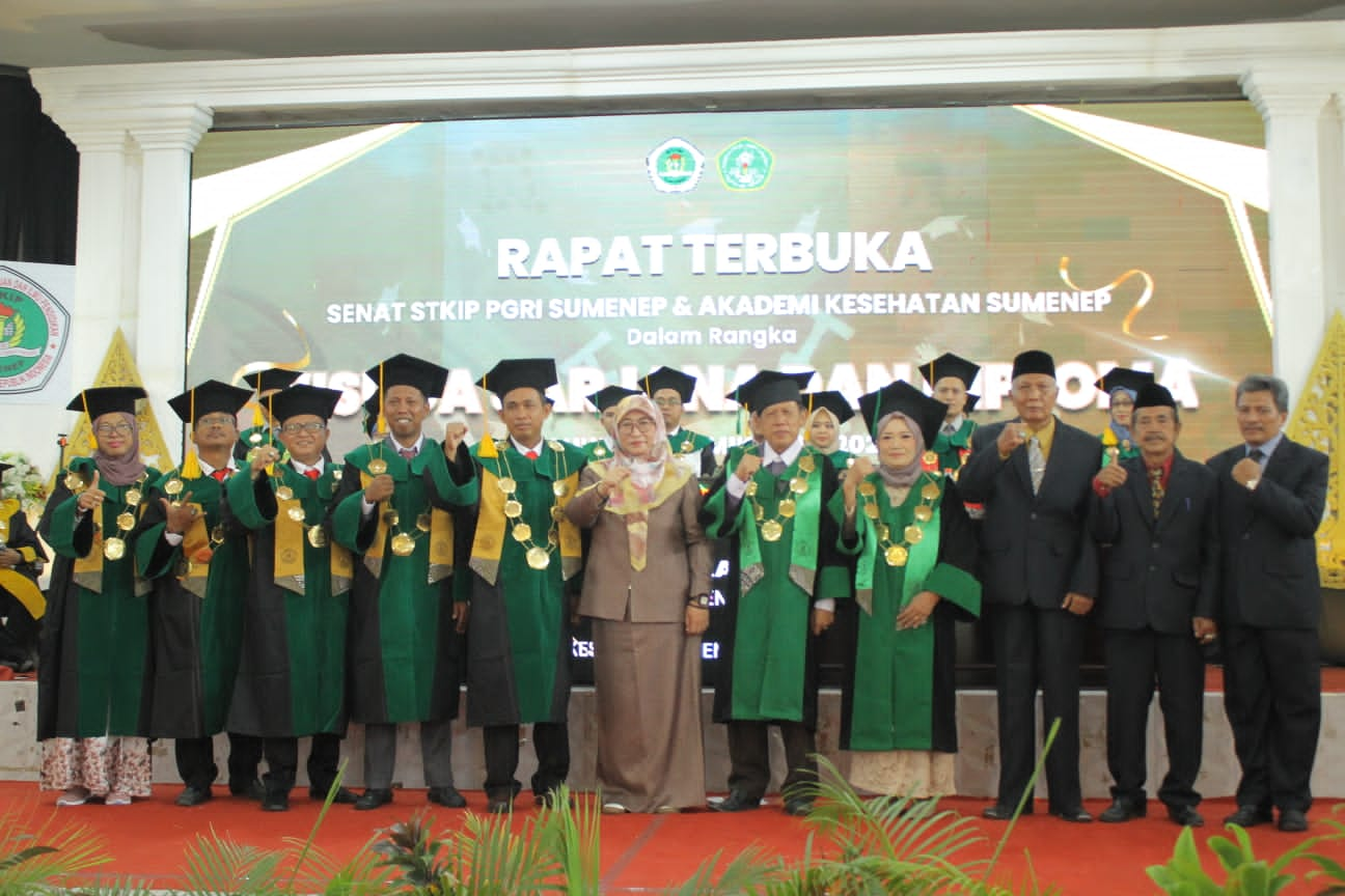 317 Mahasiswa STKIP Diwisuda