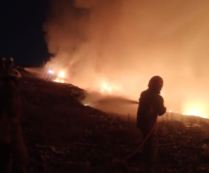 TPA Benowo Surabaya Kebakaran Akibat Flare Suporter