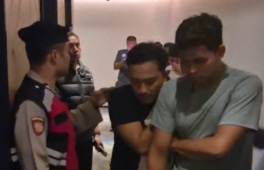 Pesta Gay di Hotel Surabaya Digerebek Polisi, 34 Orang Diamankan