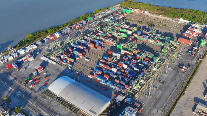 Logistik Internasional Kian Minati Terminal Teluk Lamong, Arus Peti Kemas Naik