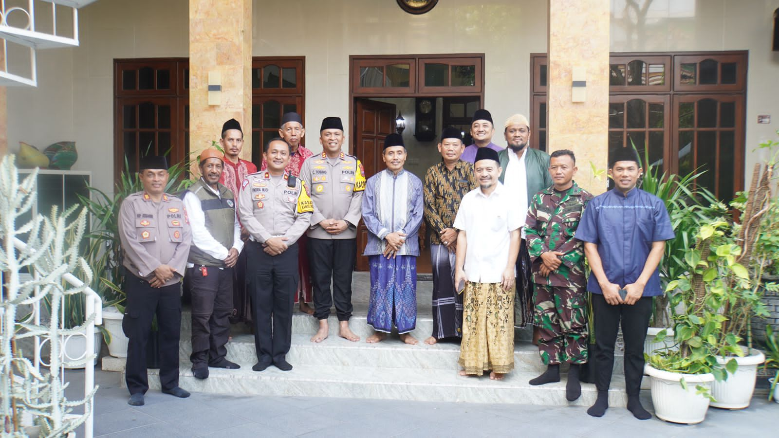 Kapolresta Sidoarjo dengan Tokoh MUI Bahas Pemilu Damai