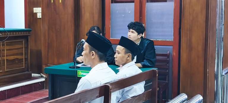 Nekat Bobol Motor di Siang Bolong, Dua Maling di Surabaya Babak Belur Dihajar Warga