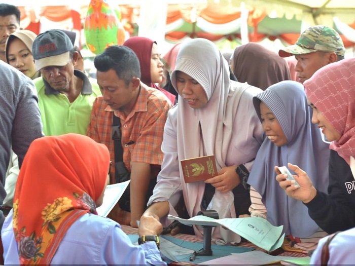 Warga Serbu Layanan My Darling Dispendukcapil di Pasuruan