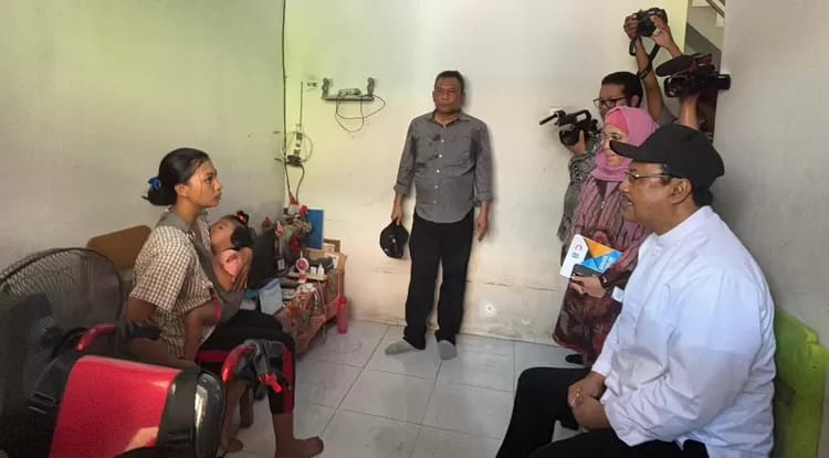 Kemensos Kunjungi Rumah Keluarga Penyandang Disabilitas di Tanah Kali Kedinding