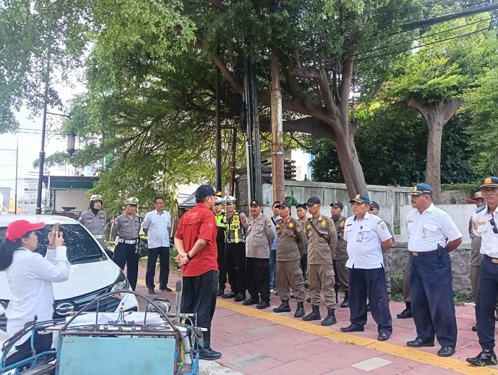 Polres Pelabuhan Tanjung Perak dan Dishub Surabaya Sosialisasi Parkir Digital di Kawasan Wisata Religi