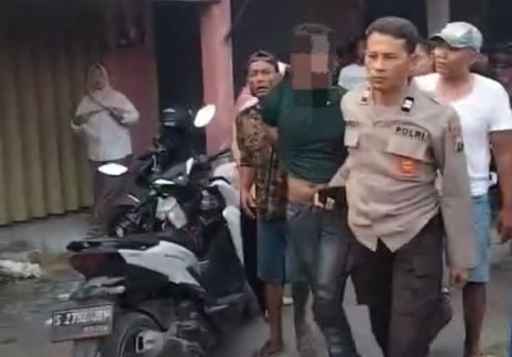 Dihajar Massa! Maling Motor Keok Dikepung Warga Karangcangkring