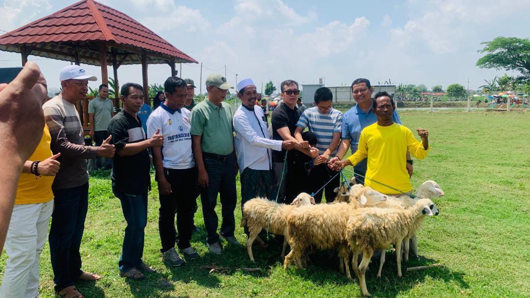 Kapolres Bojonegoro Kunjungi Usaha Ternak Binaan Sriyadi Purnomo untuk Pembangunan Masjid dan  TPQ