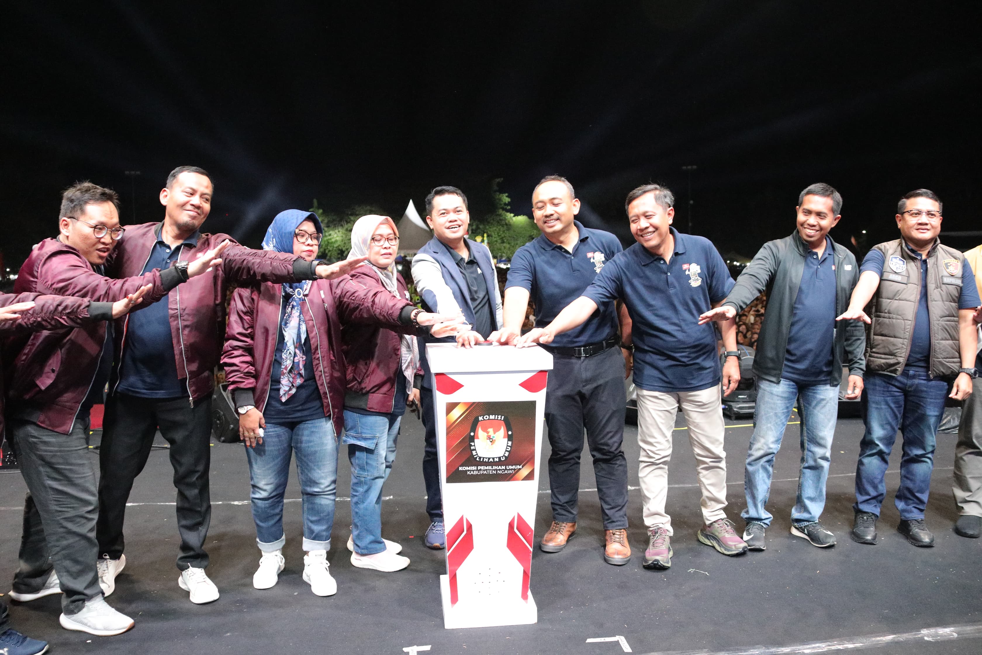 Peluncuran Tahapan Pilkada 2024 Ngawi Digelar Meriah, Denny Caknan Ramaikan Acara