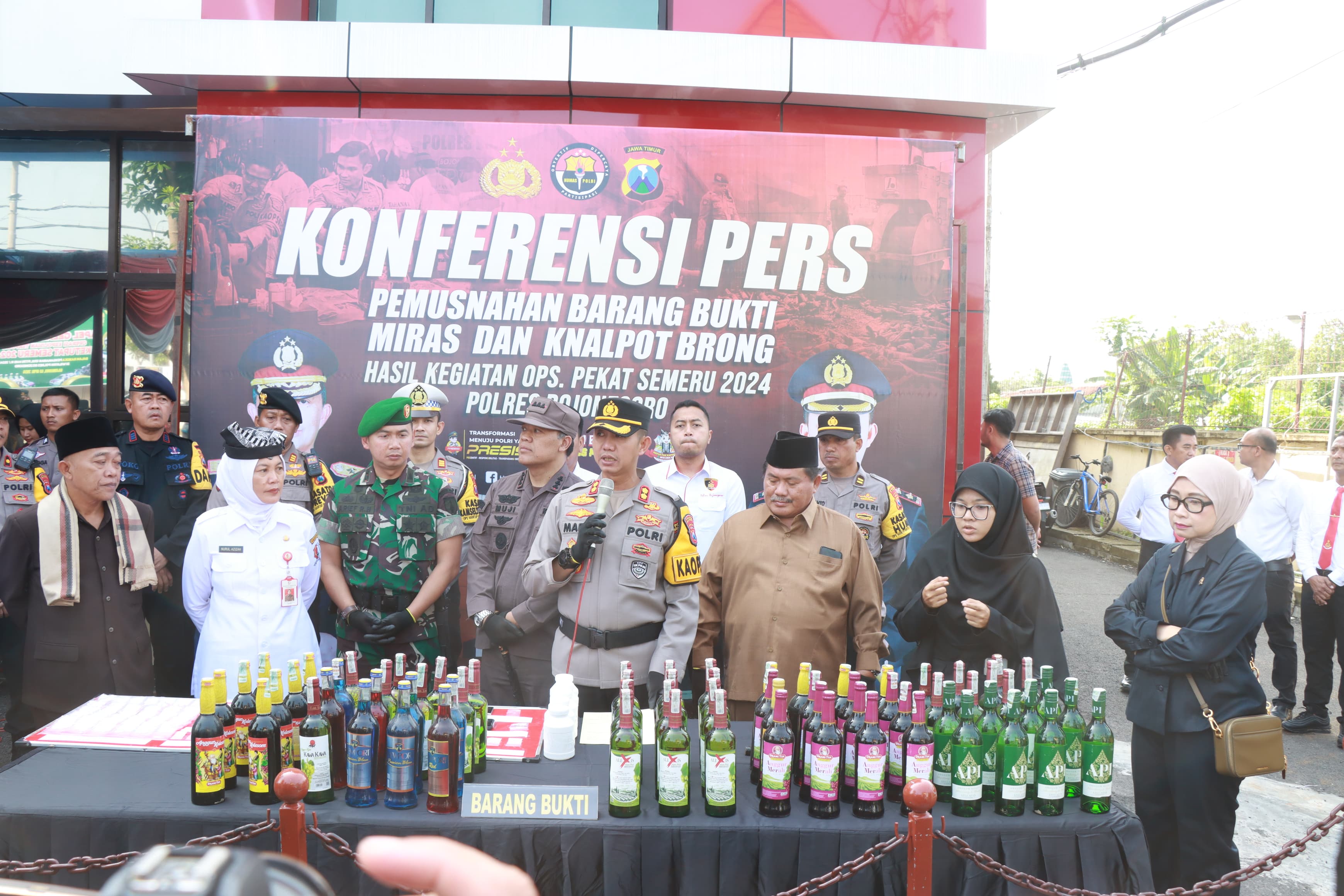 Polres Bojonegoro Bareng Forkopimda Gelar Apel Pasukan dan Pemusnahan Barang Bukti Operasi Pekat Semeru 2024