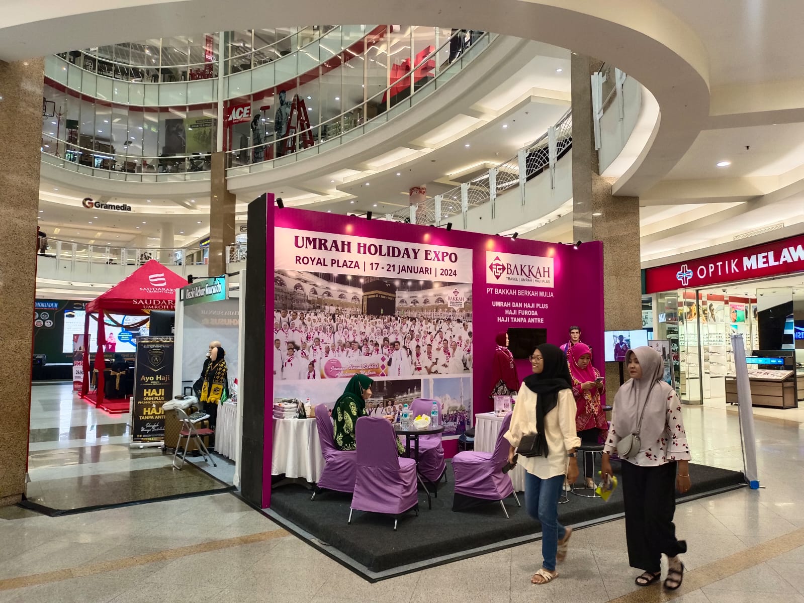 Hari Terakhir Umrah Holiday Expo 2024 di Surabaya, Dimeriahkan Pemilihan Duta Muslimah Preneur 