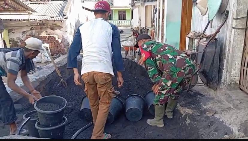 Kolaborasi Babinsa Nguter dan Warga Warnai Pembangunan Jalan Rabat Beton