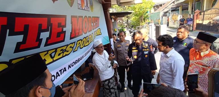 Dokkes Polda Jatim Kumpulkan DNA Keluarga Korban Reruntuhan Ponpes Al Khoziny