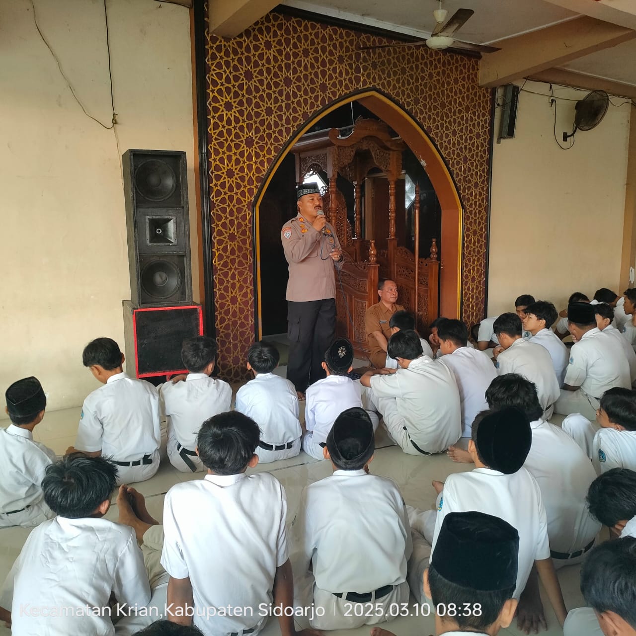 Polisi Krian Jadi Narasumber Pondok Ramadan SMPN 2