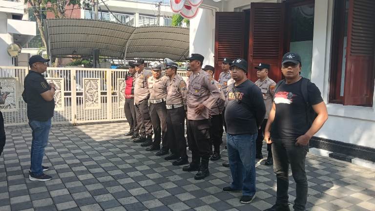 Polsek Sawahan Amankan Sidang di Pengadilan Negeri Surabaya