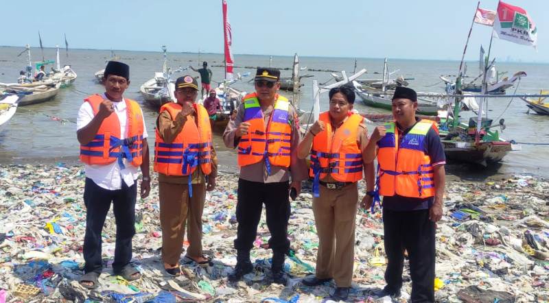 Cegah Gesekan Antarnelayan, Polsek dan Forkopimcam Kwanyar Patroli Laut di Selat Madura