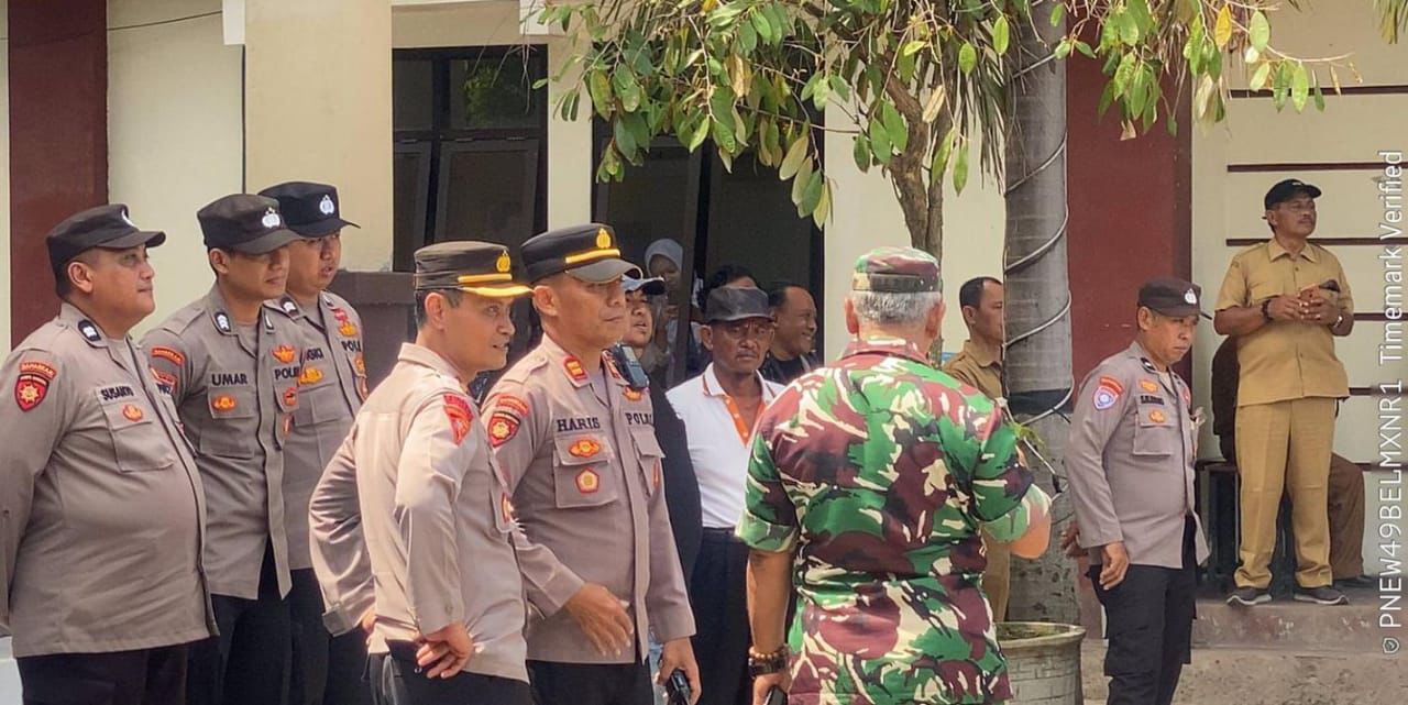 Polres Ngawi Kawal Unras Warga Desa Sirigan, Aksi Berjalan Kondusif