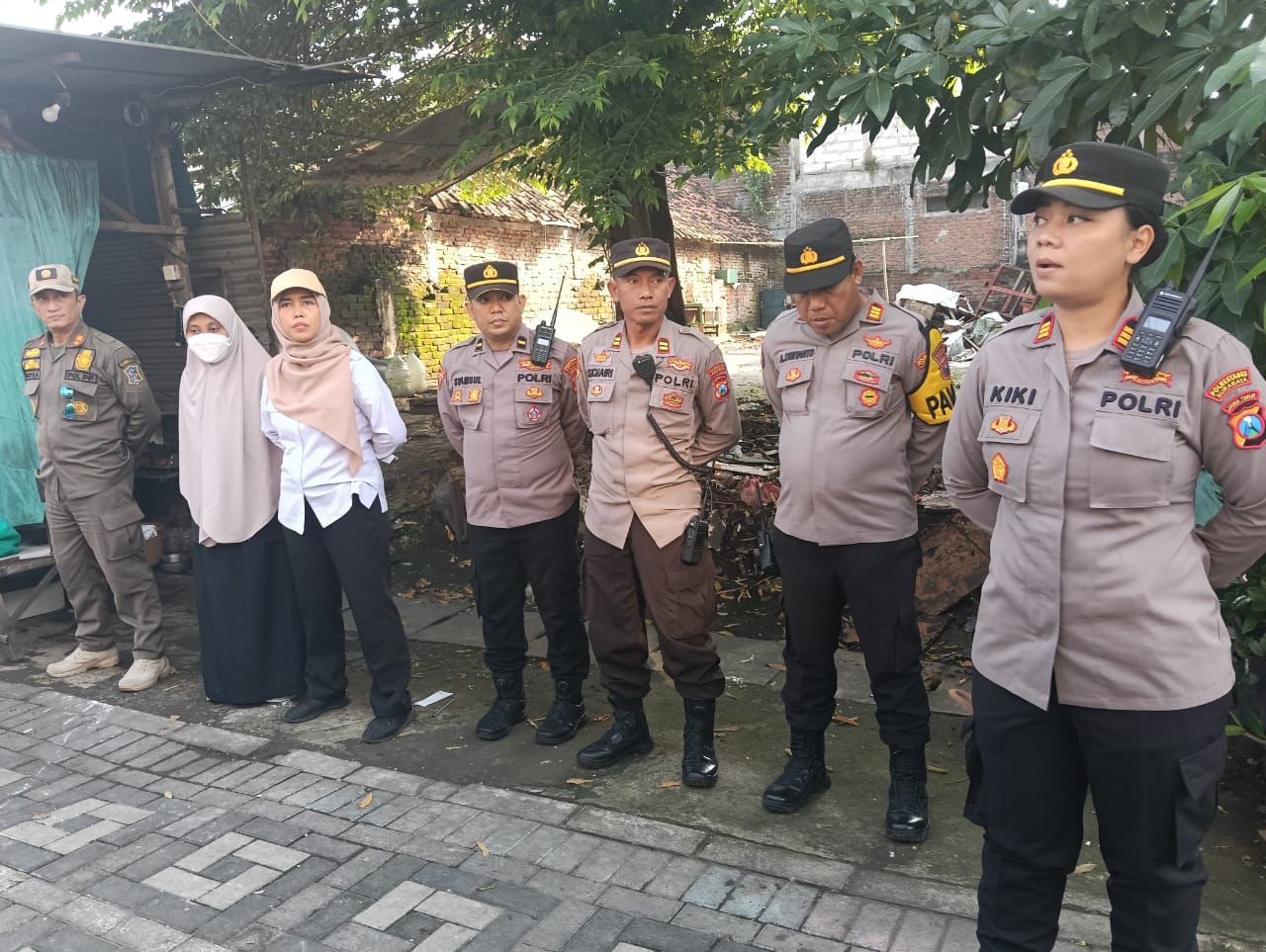 Polsek Sawahan Kawal Pengosongan Aset Pemkot Surabaya di Dukuh Kupang Barat
