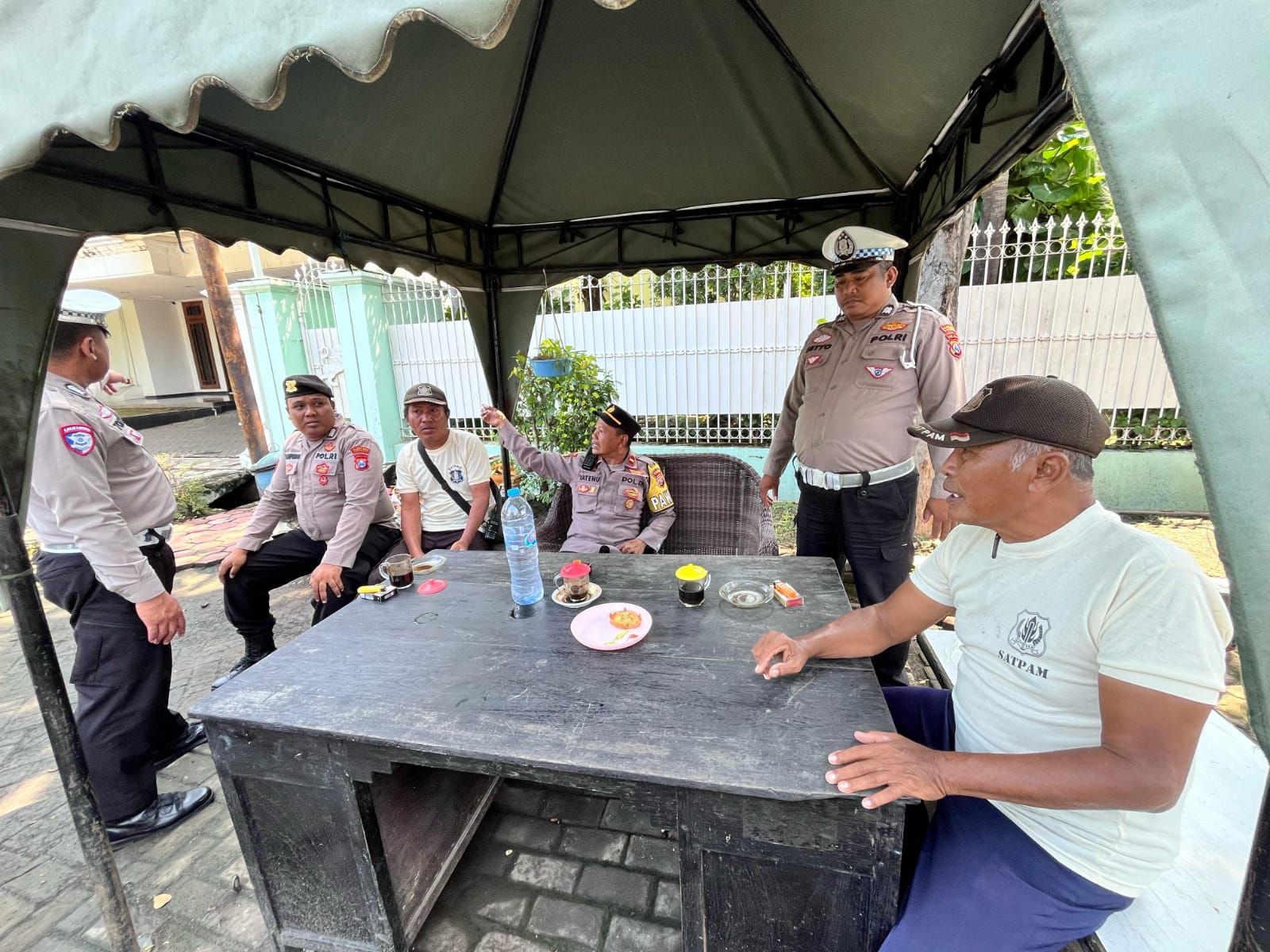 Polsek Wonocolo Tingkatkan Patroli Harkamtibmas, Sampaikan Imbauan Bahaya Judi Online dan Narkoba