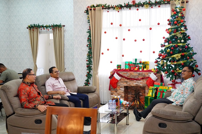 Pj Wali Kota Batu Hadiri Open House Perayaan Natal Kapolres Batu