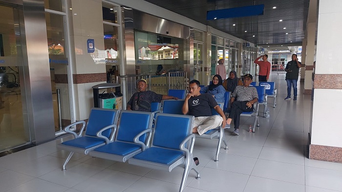 Keluarga Penumpang KM Mutiara Santosa 2 Datangi Pelabuhan Perak, Empat Korban Tewas