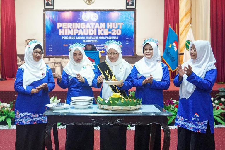 Bunda Ani Minta Maaf, Akui Belum Bisa Menyejahterakan Guru PAUD di Pasuruan